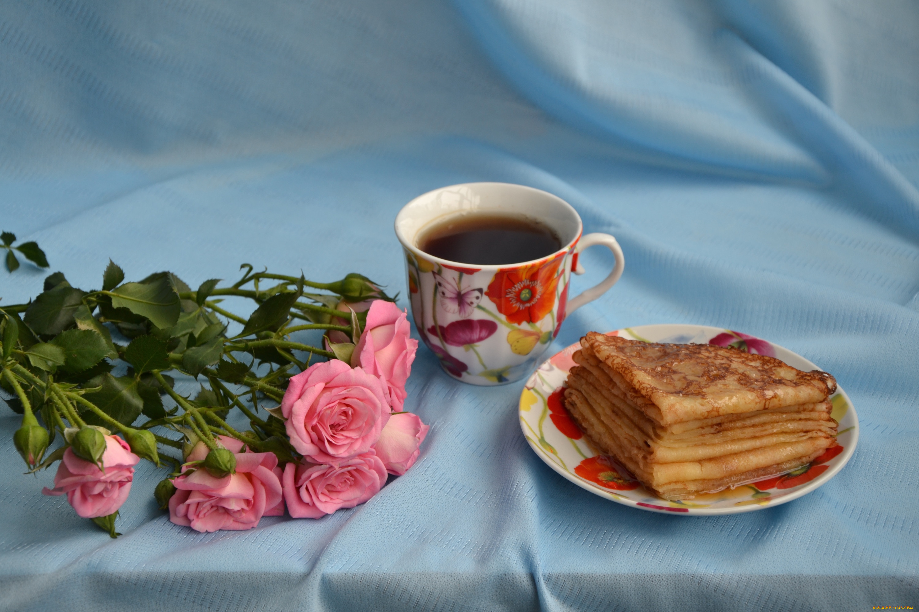 Доброе утро чай с блинами. Утренний чай. Чаепитие с блинами. Чаепитие. Чашка чая и блины.